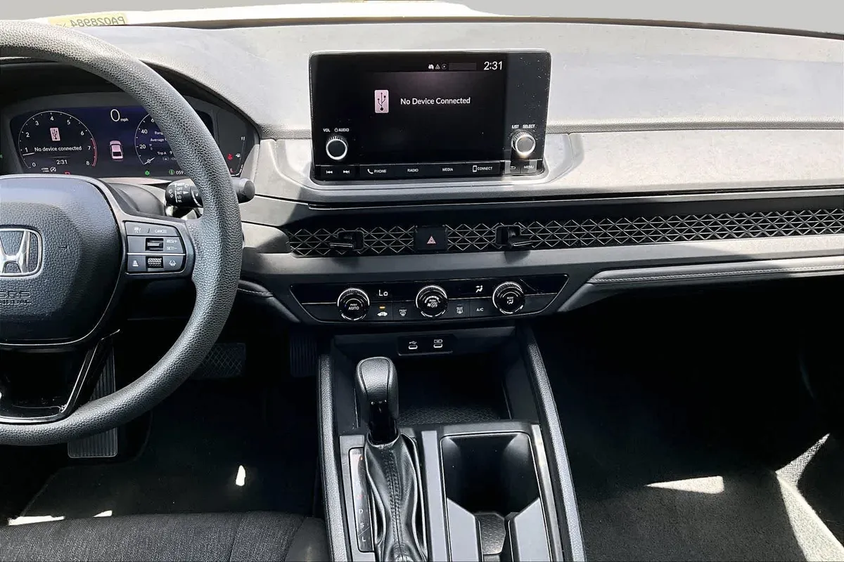 2023 Honda Accord LX thumbnail 7