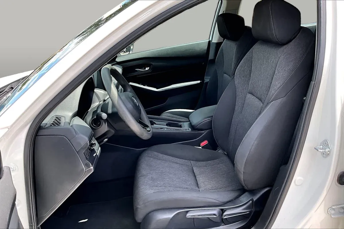 2023 Honda Accord LX thumbnail 8