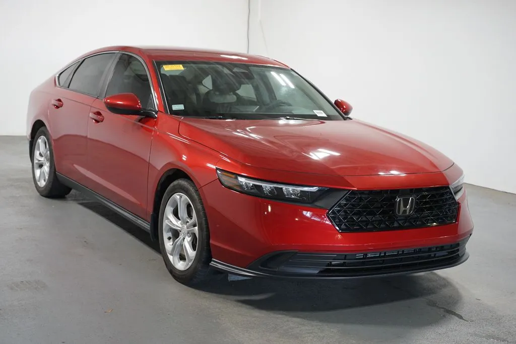 2023 Honda Accord LX thumbnail 3