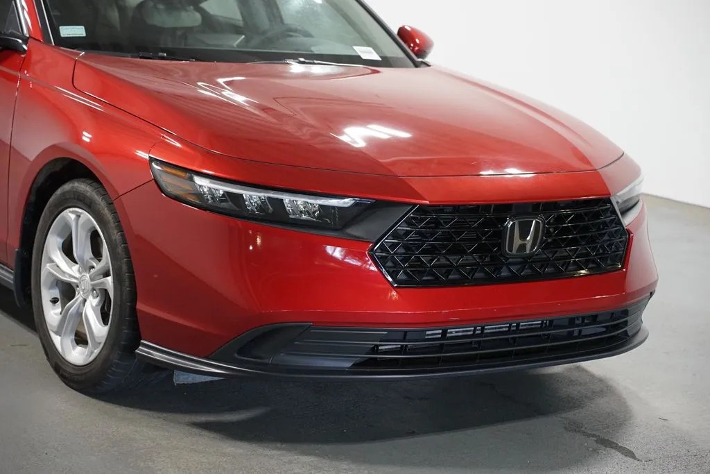 2023 Honda Accord LX thumbnail 4