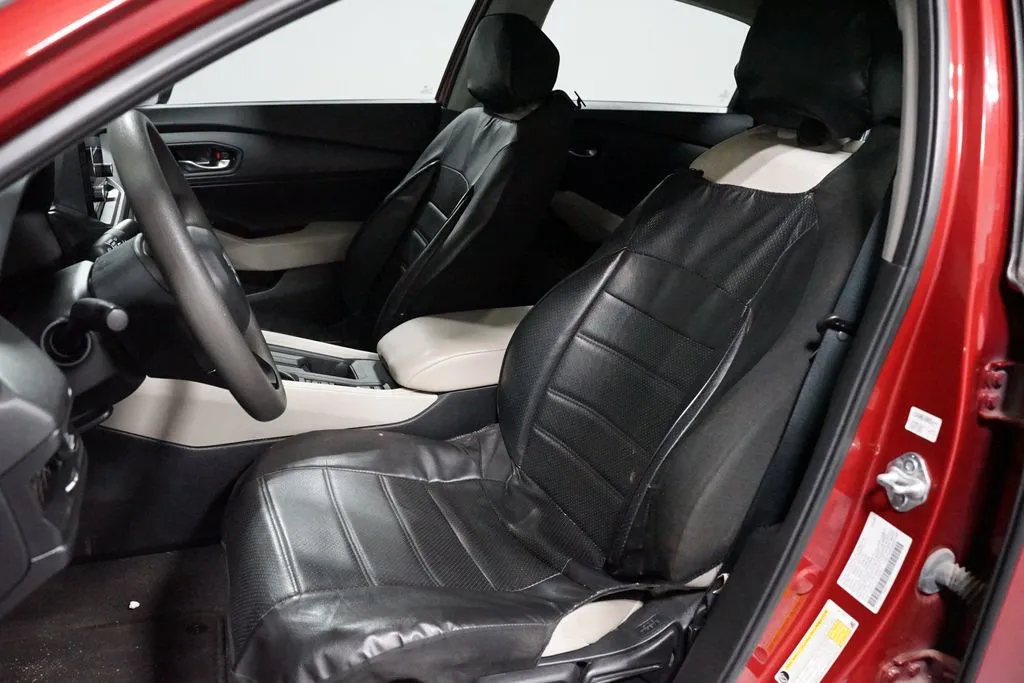 2023 Honda Accord LX thumbnail 6
