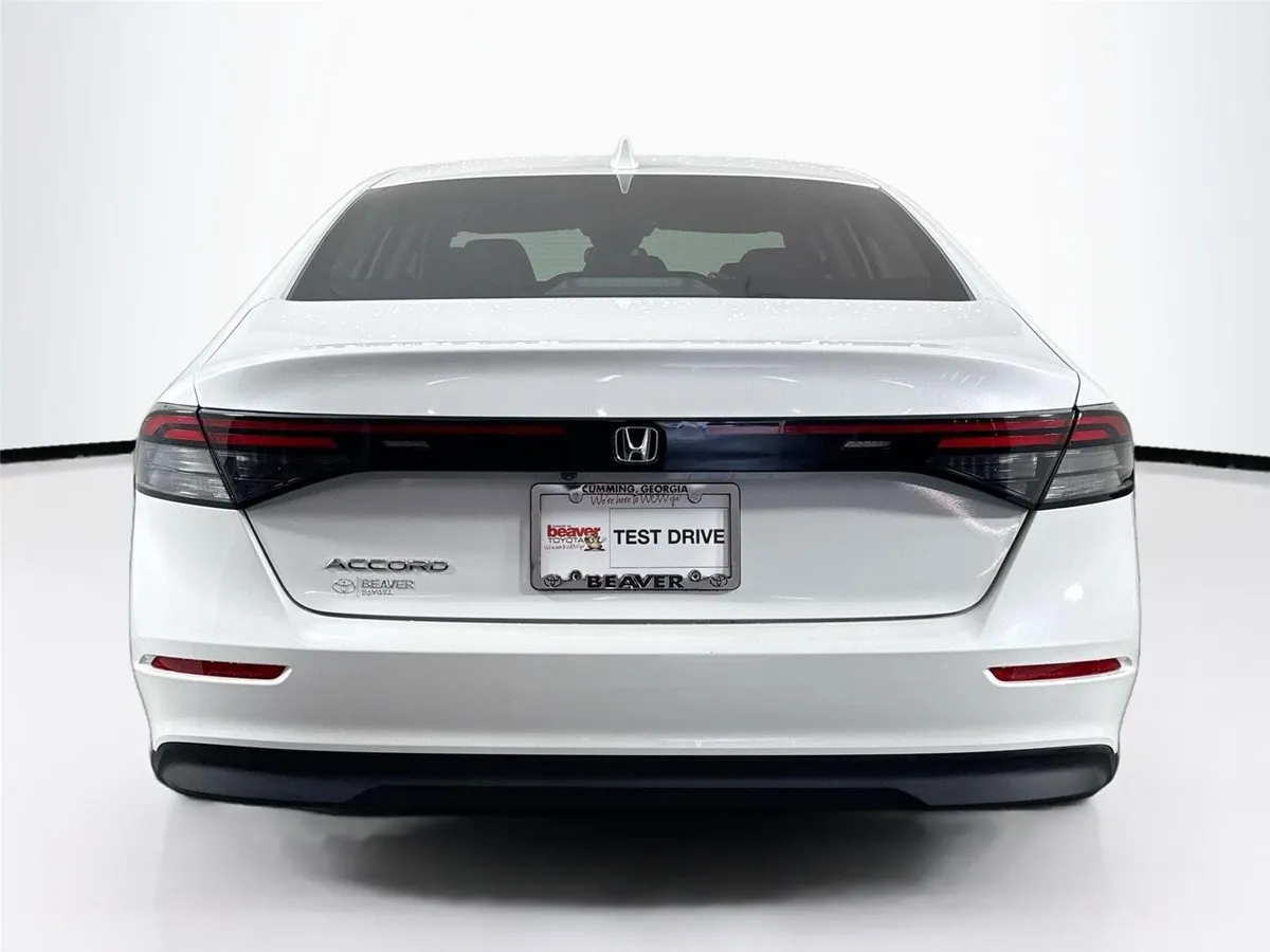 2023 Honda Accord Sedan LX thumbnail 10