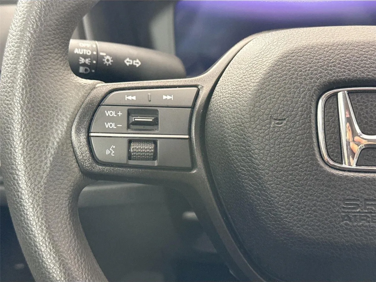 2023 Honda Accord Sedan LX thumbnail 16