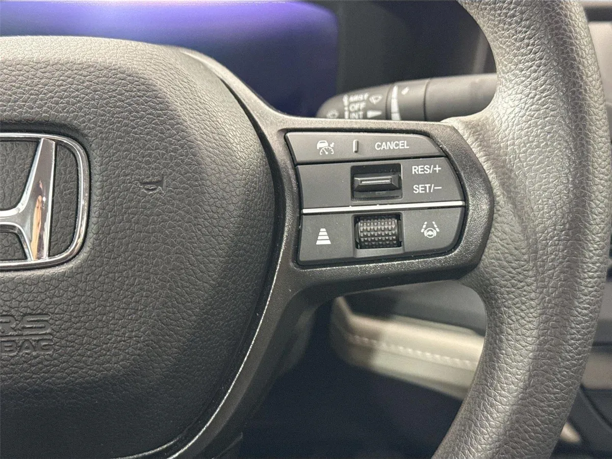 2023 Honda Accord Sedan LX thumbnail 17
