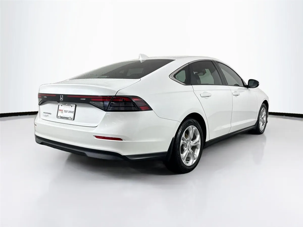 2023 Honda Accord Sedan LX thumbnail 2