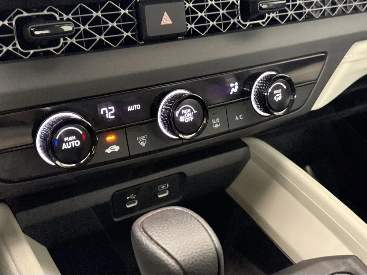2023 Honda Accord Sedan LX thumbnail 23