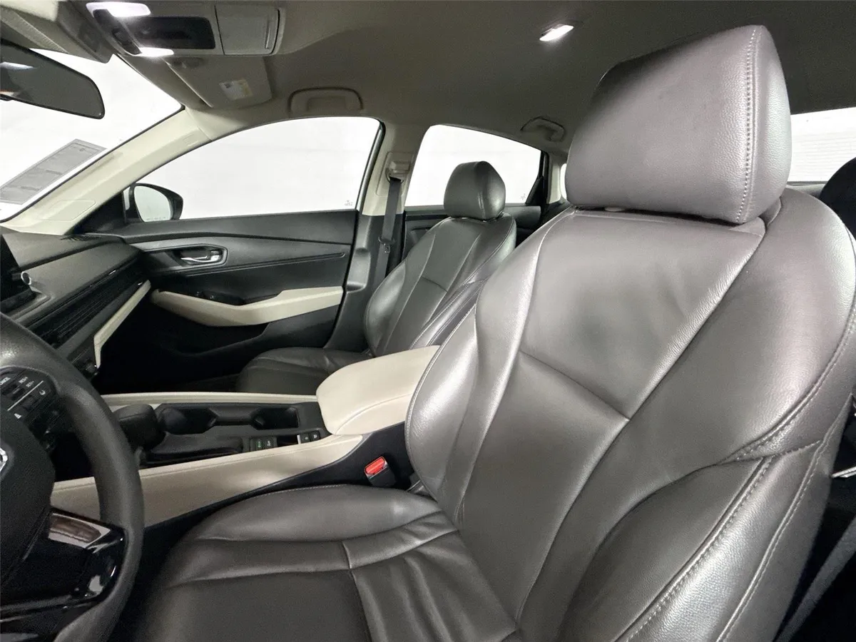 2023 Honda Accord Sedan LX thumbnail 3