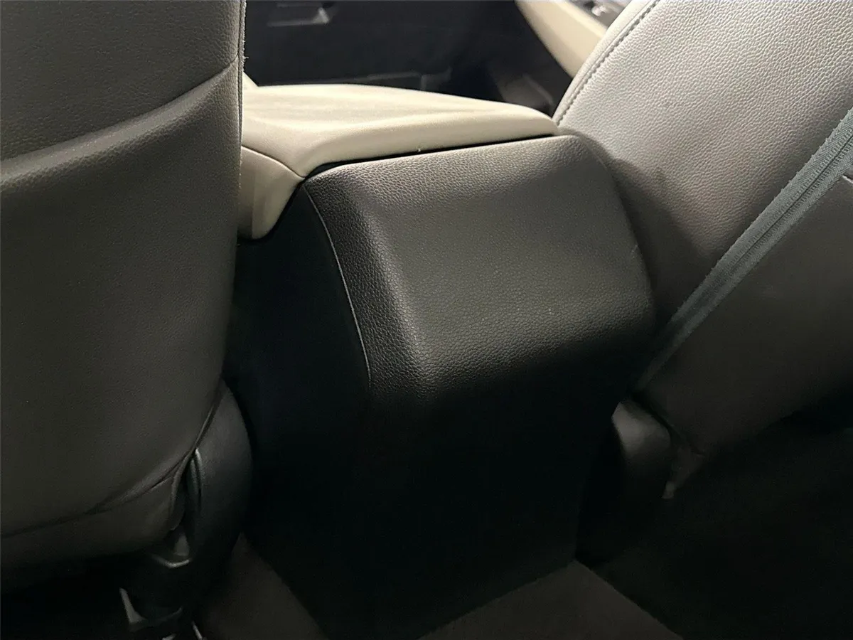 2023 Honda Accord Sedan LX thumbnail 32