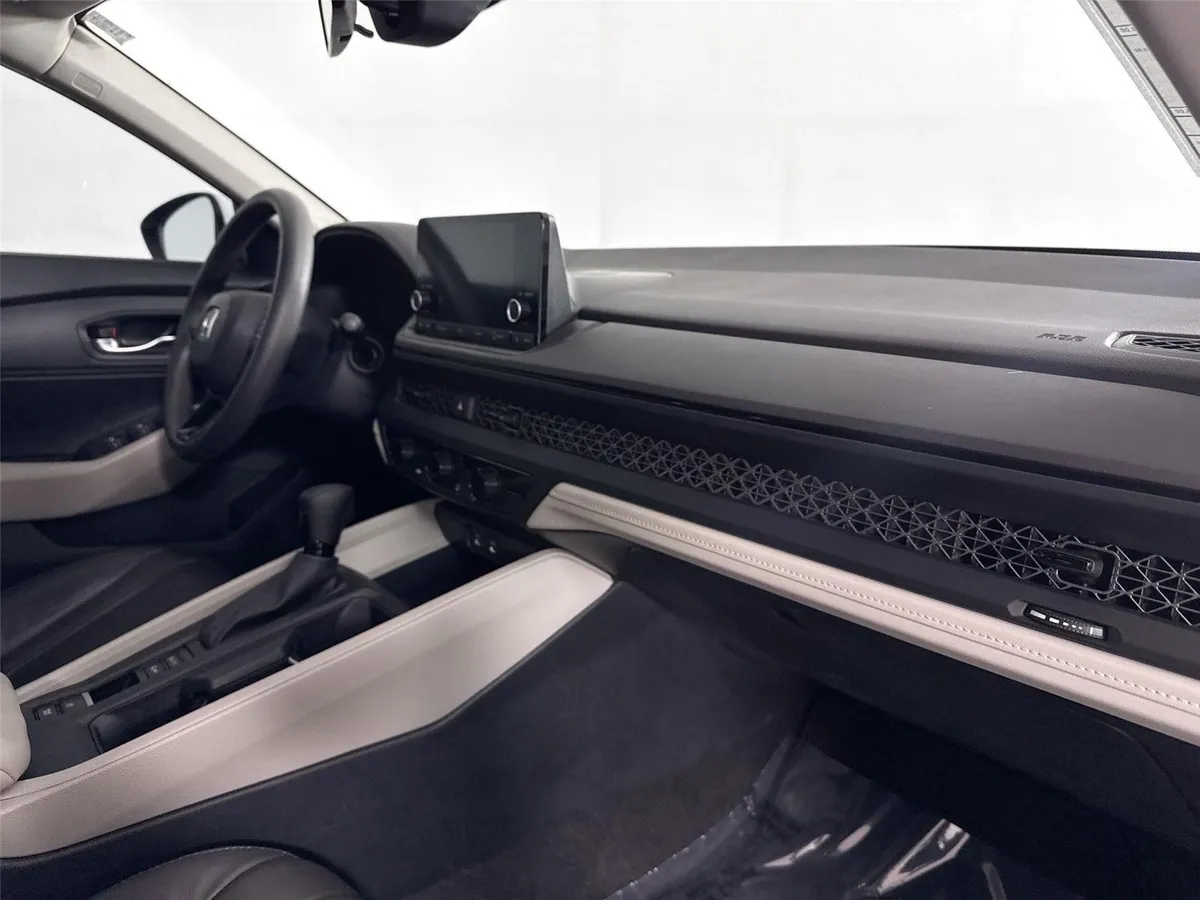 2023 Honda Accord Sedan LX thumbnail 38