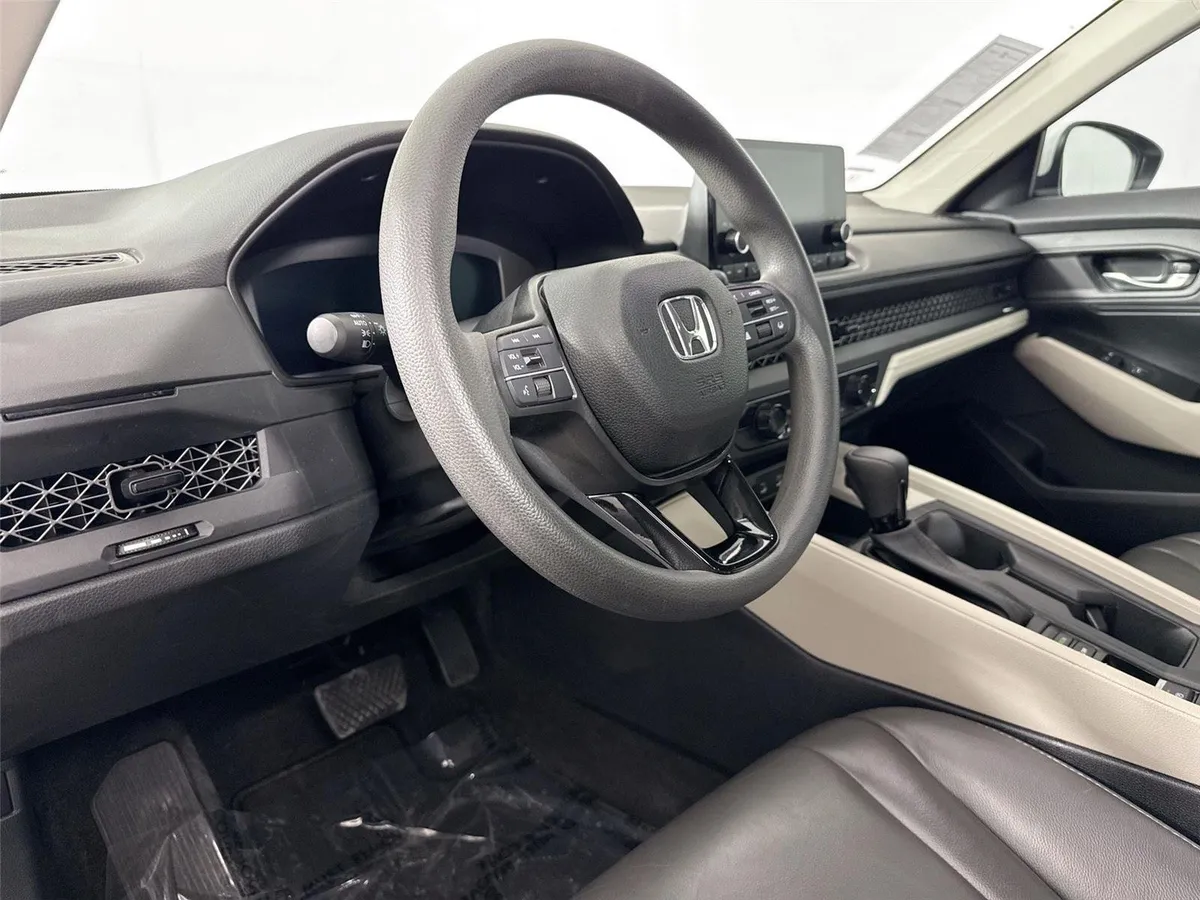 2023 Honda Accord Sedan LX thumbnail 4