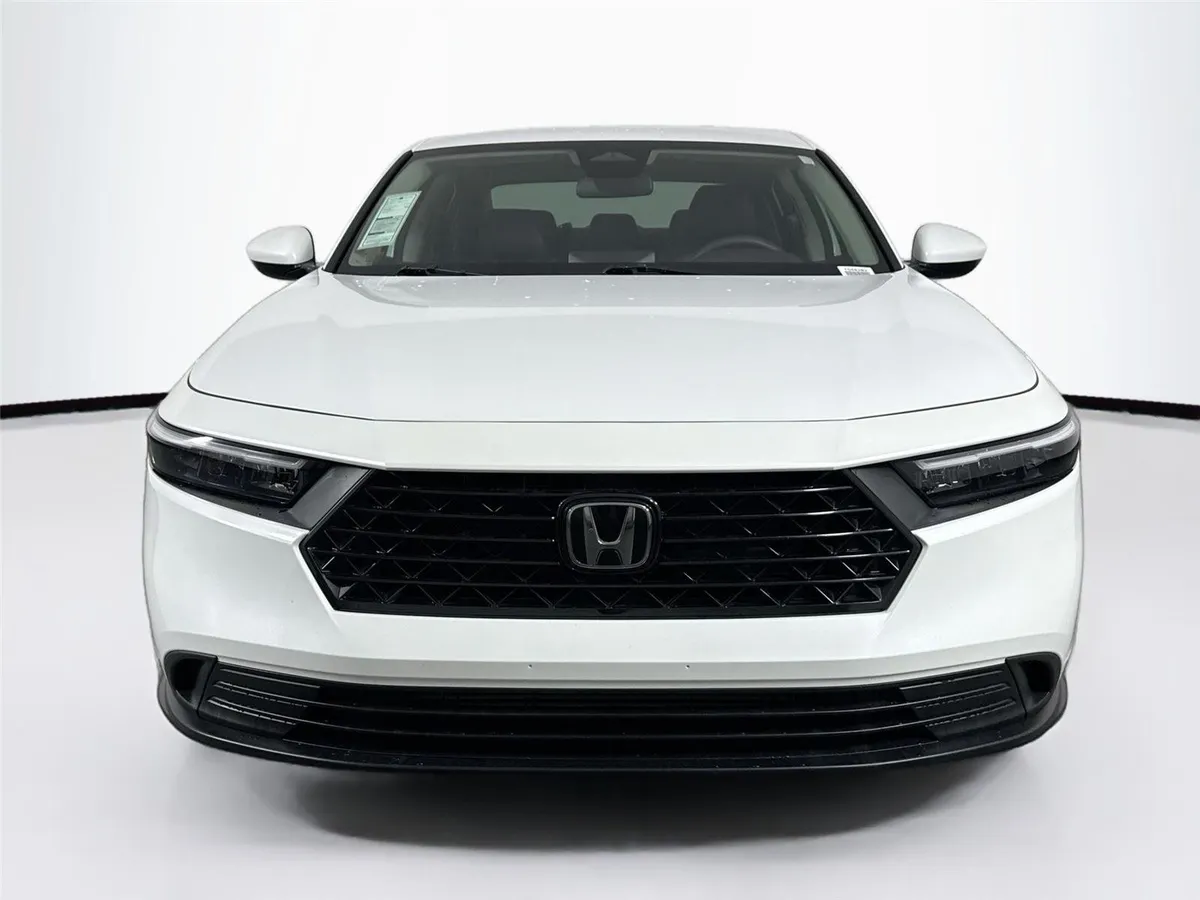 2023 Honda Accord Sedan LX thumbnail 7