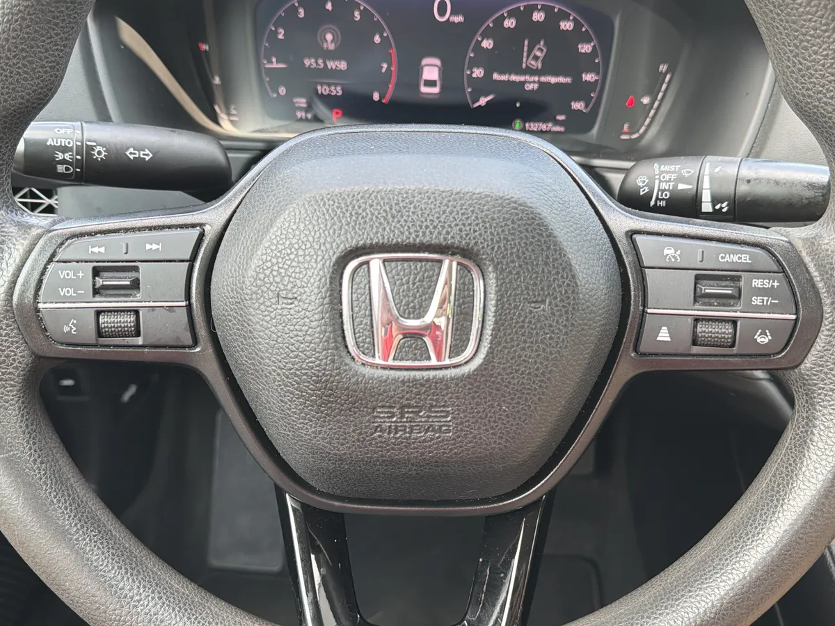 2023 Honda Accord Sedan LX thumbnail 10