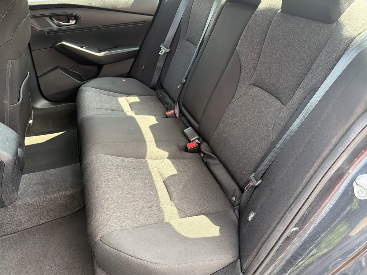 2023 Honda Accord Sedan LX thumbnail 14