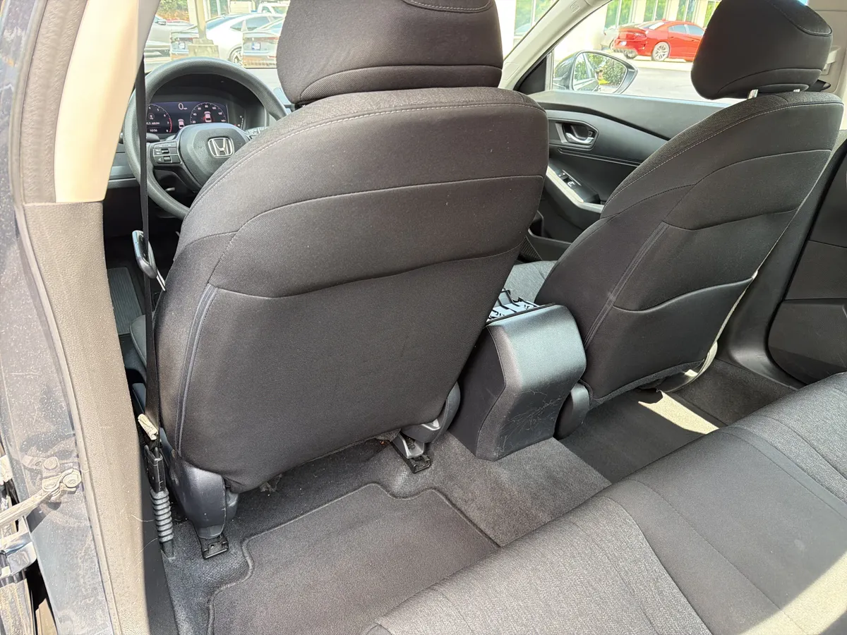 2023 Honda Accord Sedan LX thumbnail 15