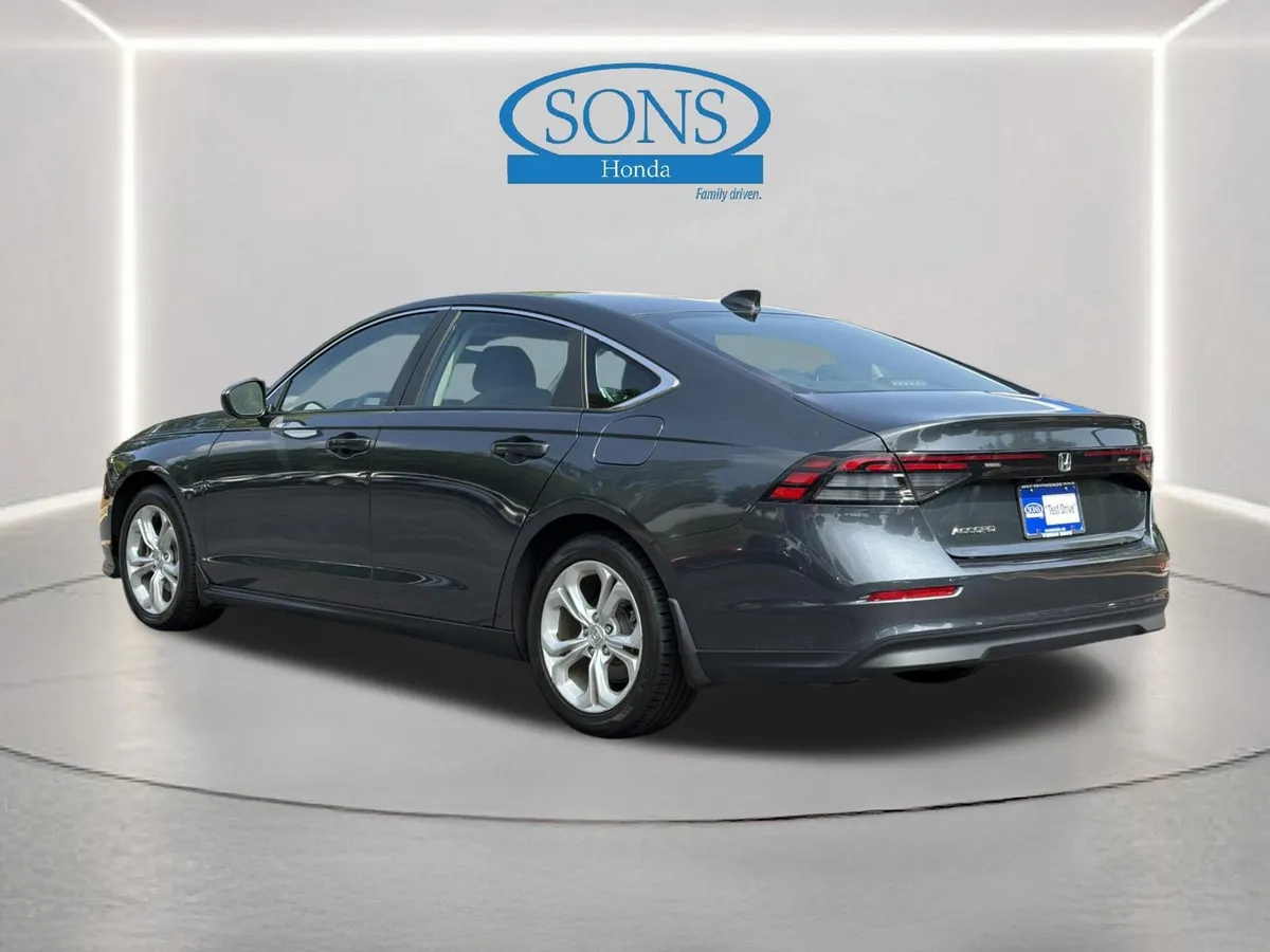 2023 Honda Accord Sedan LX thumbnail 18
