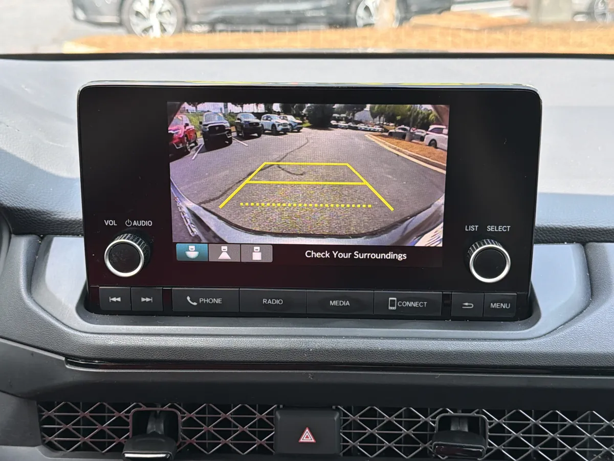 2023 Honda Accord Sedan LX thumbnail 3