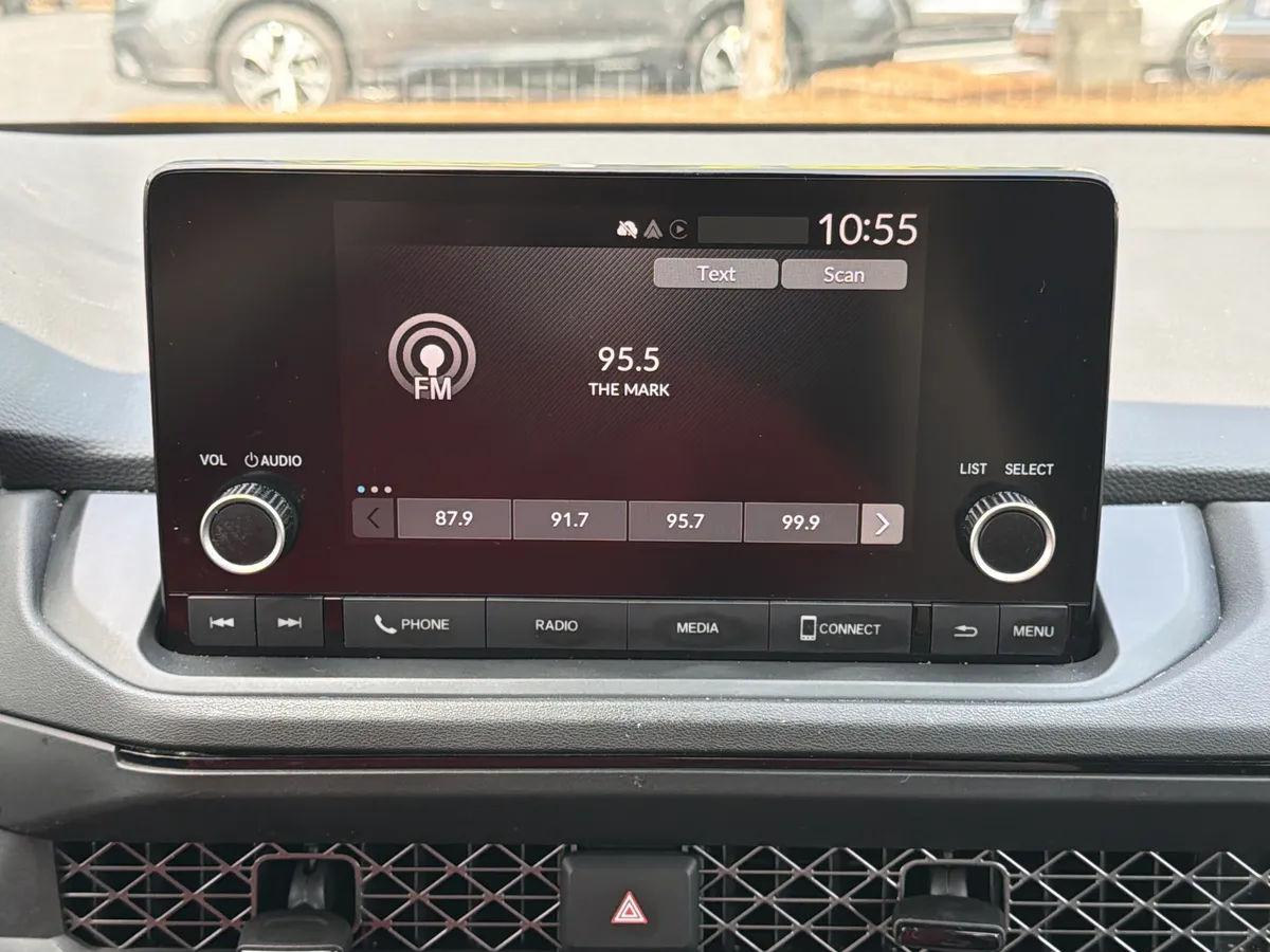 2023 Honda Accord Sedan LX thumbnail 4