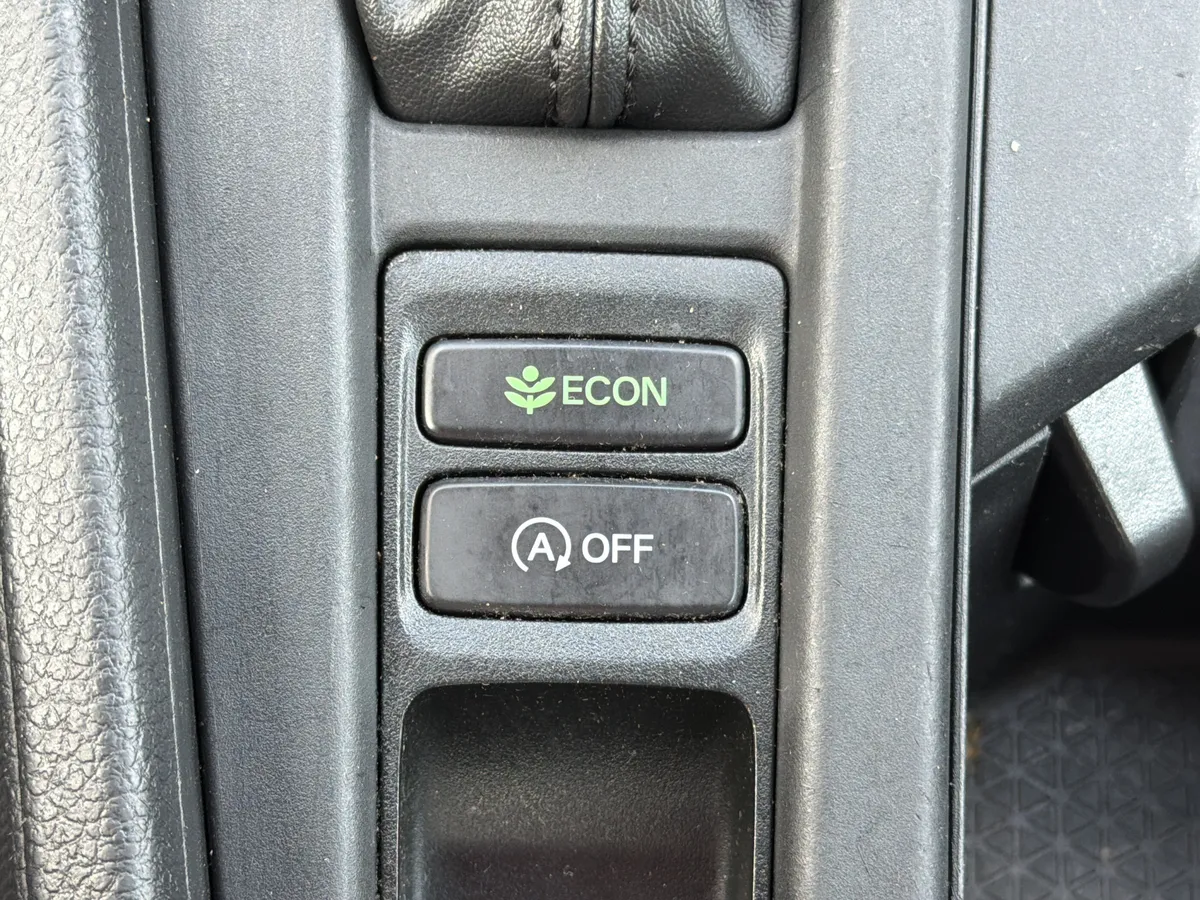2023 Honda Accord Sedan LX thumbnail 6