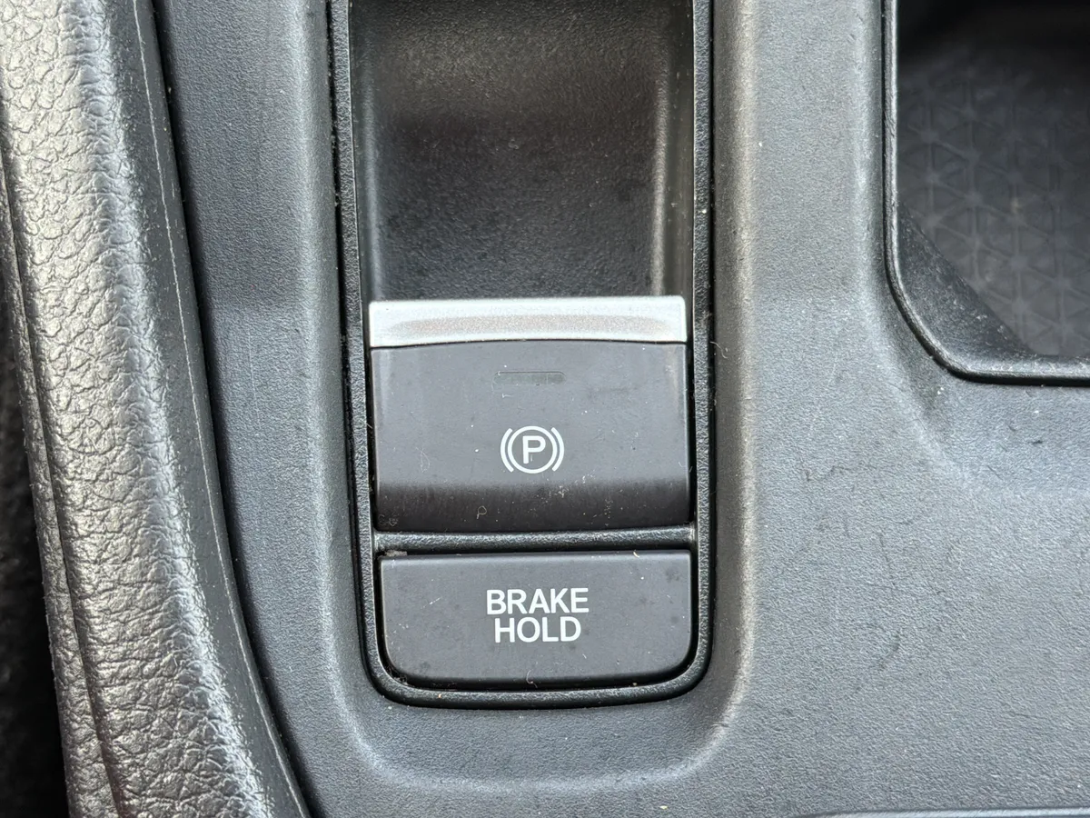 2023 Honda Accord Sedan LX thumbnail 7