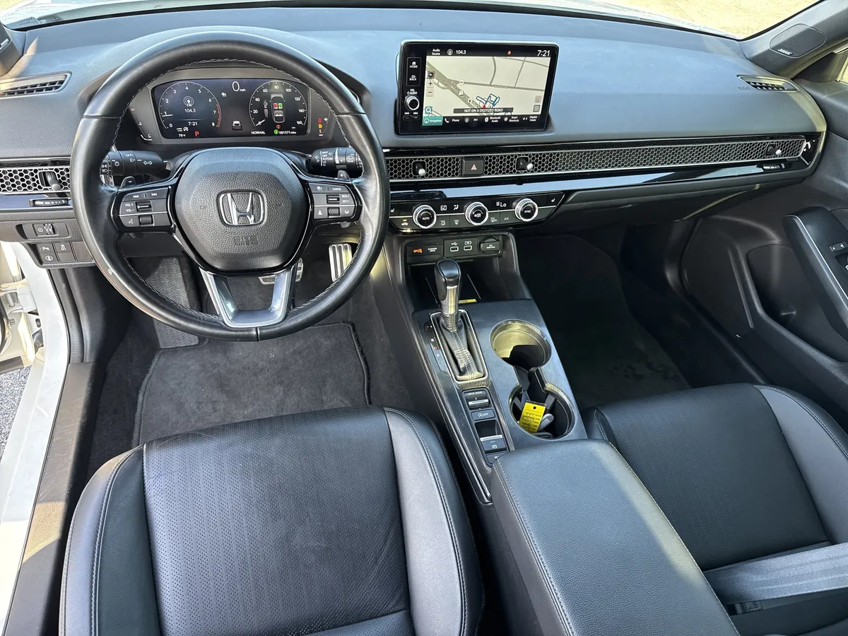 2023 Honda Civic Hatchback Sport Touring thumbnail 18