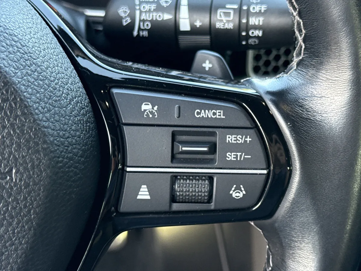 2023 Honda Civic Hatchback Sport Touring thumbnail 24