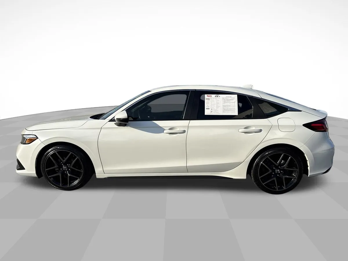2023 Honda Civic Hatchback Sport Touring thumbnail 4