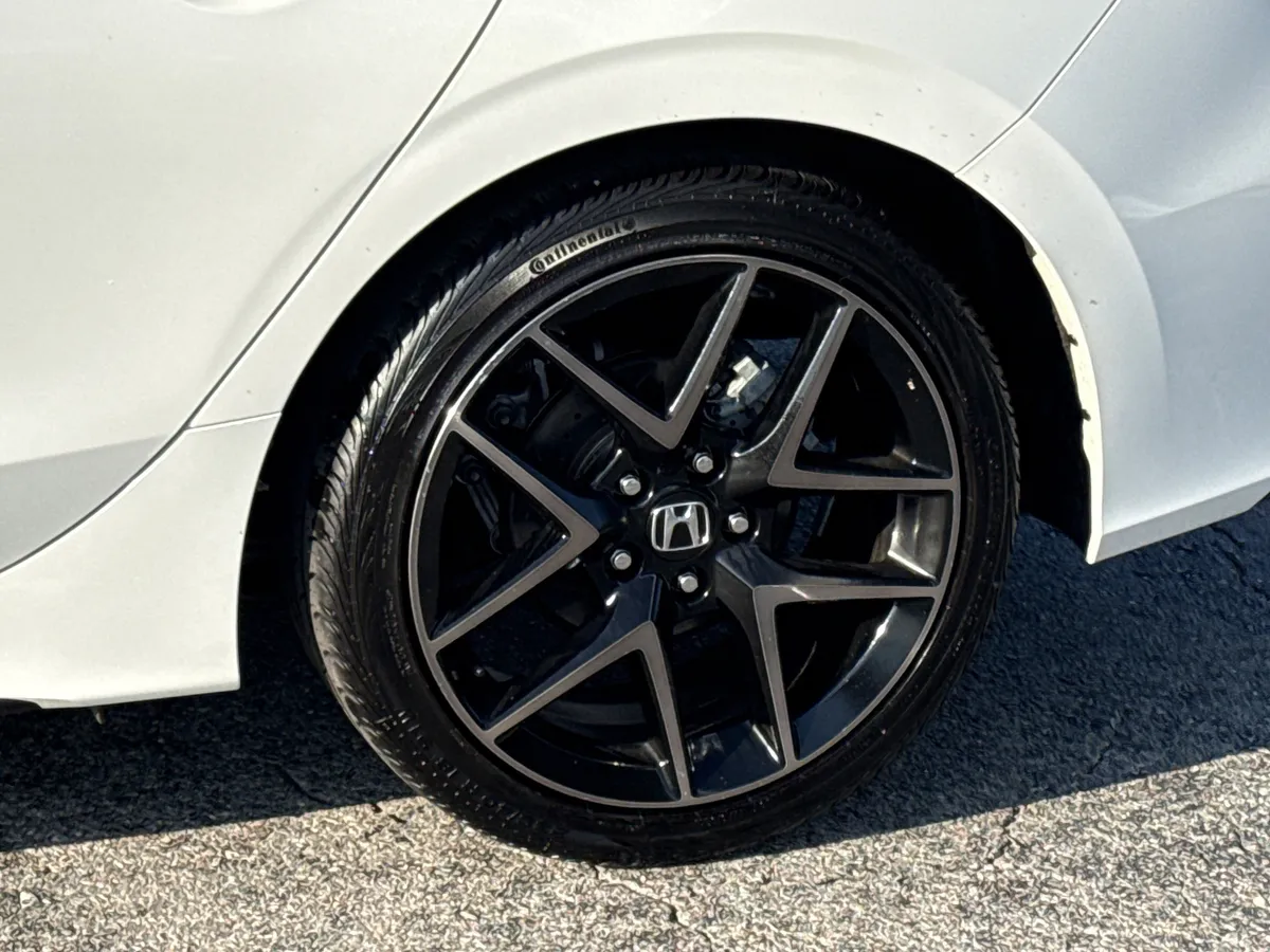 2023 Honda Civic Hatchback Sport Touring thumbnail 5