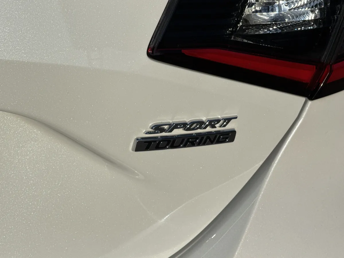 2023 Honda Civic Hatchback Sport Touring thumbnail 9