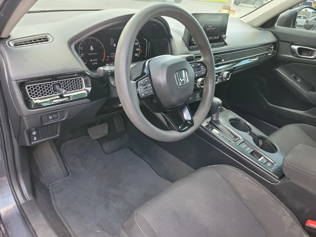 2023 Honda Civic LX thumbnail 3