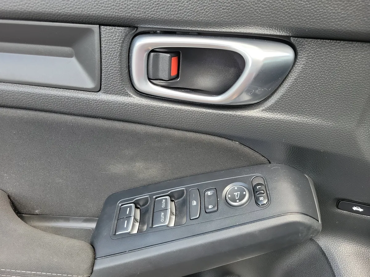 2023 Honda Civic LX thumbnail 5