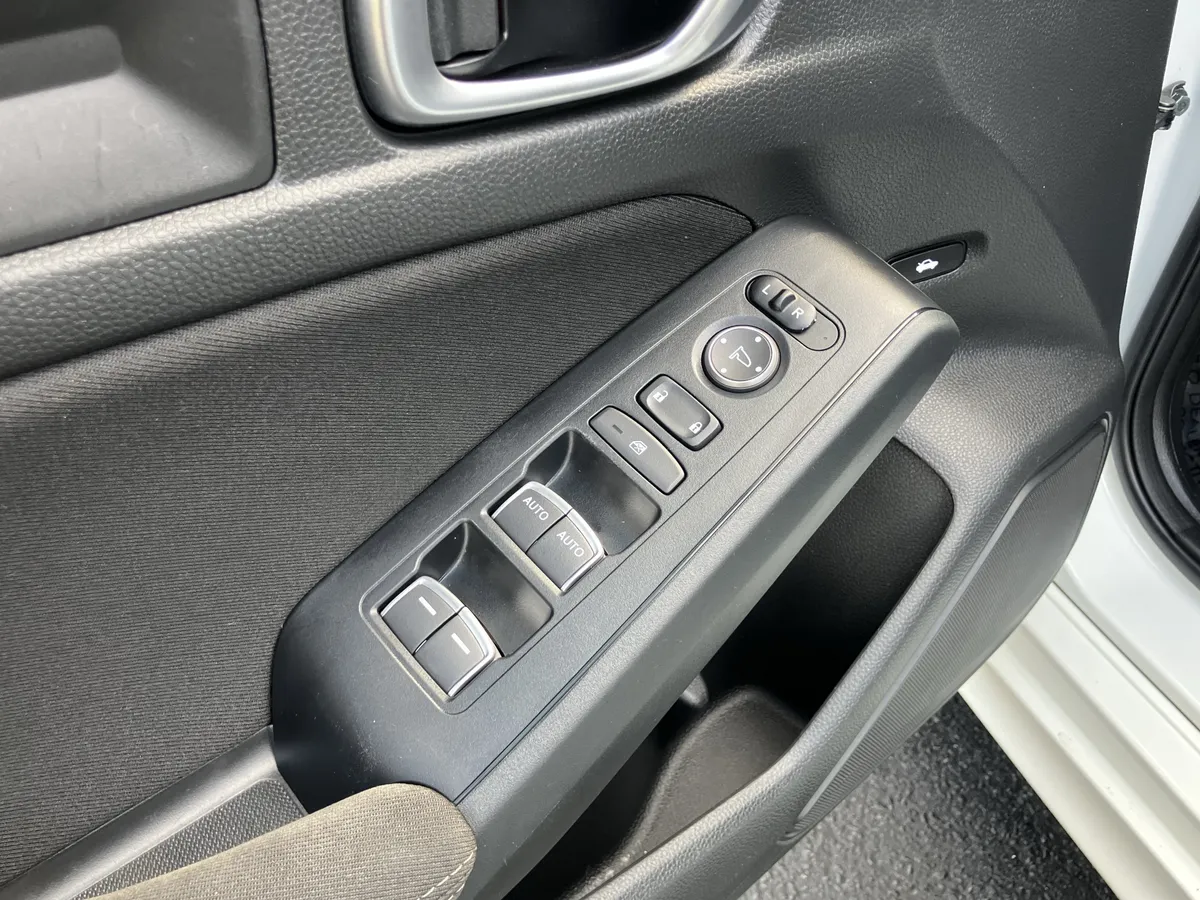 2023 Honda Civic Sport CVT thumbnail 15