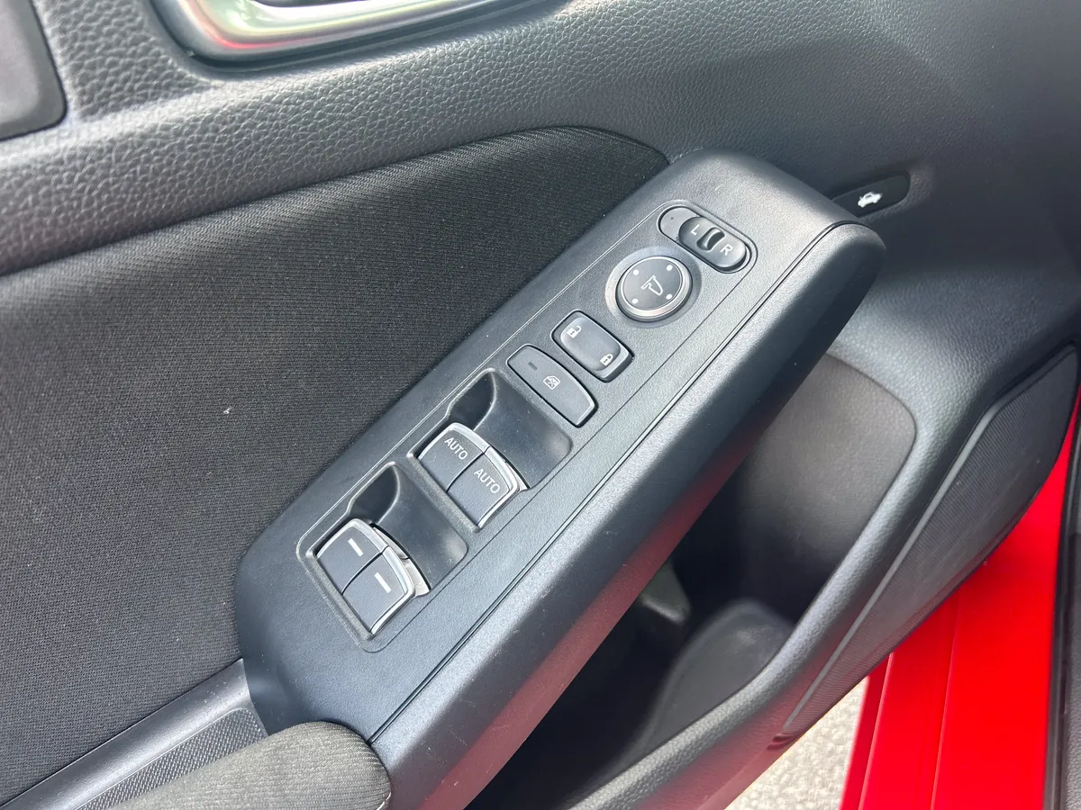 2023 Honda Civic Sport thumbnail 22