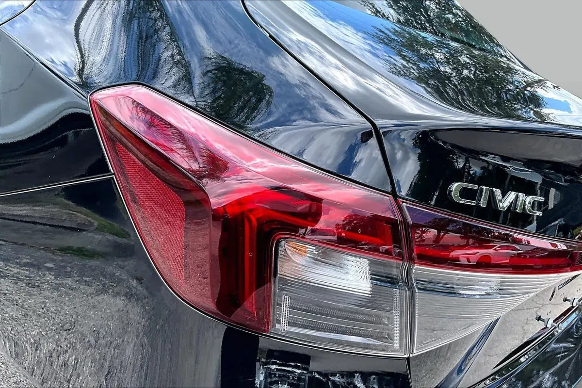 2023 Honda Civic Sport thumbnail 29