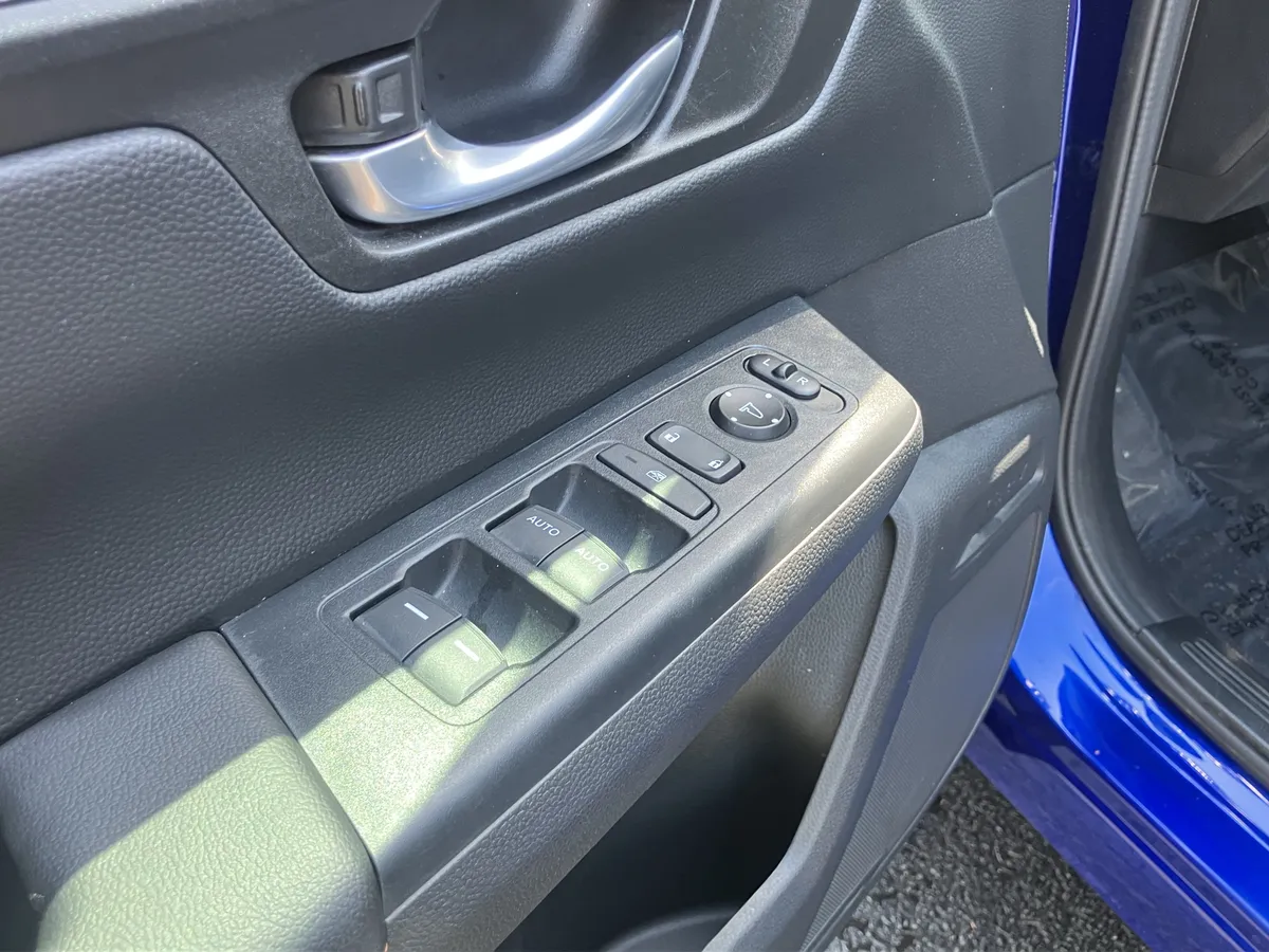 2023 Honda CR-V Hybrid Sport FWD thumbnail 15
