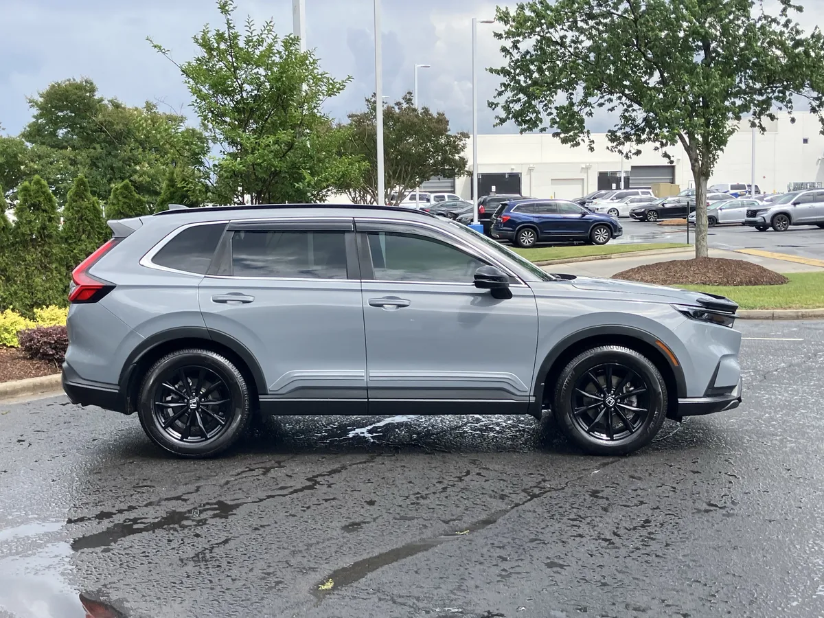 2023 Honda CR-V Hybrid Sport FWD thumbnail 11
