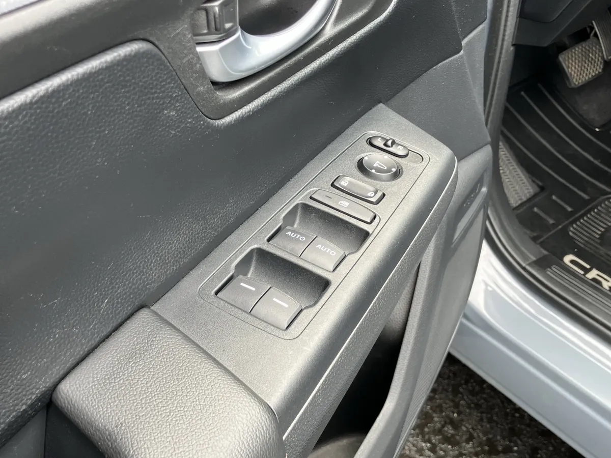 2023 Honda CR-V Hybrid Sport FWD thumbnail 15