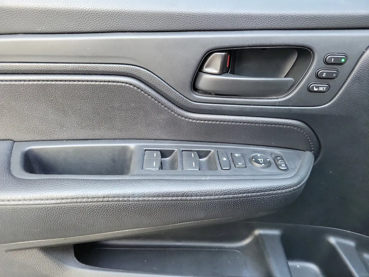 2023 Honda Odyssey Sport thumbnail 24