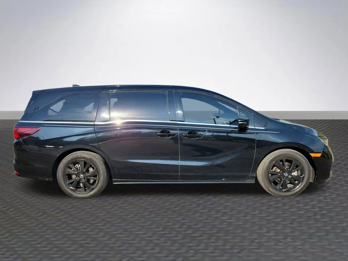 2023 Honda Odyssey Sport thumbnail 4