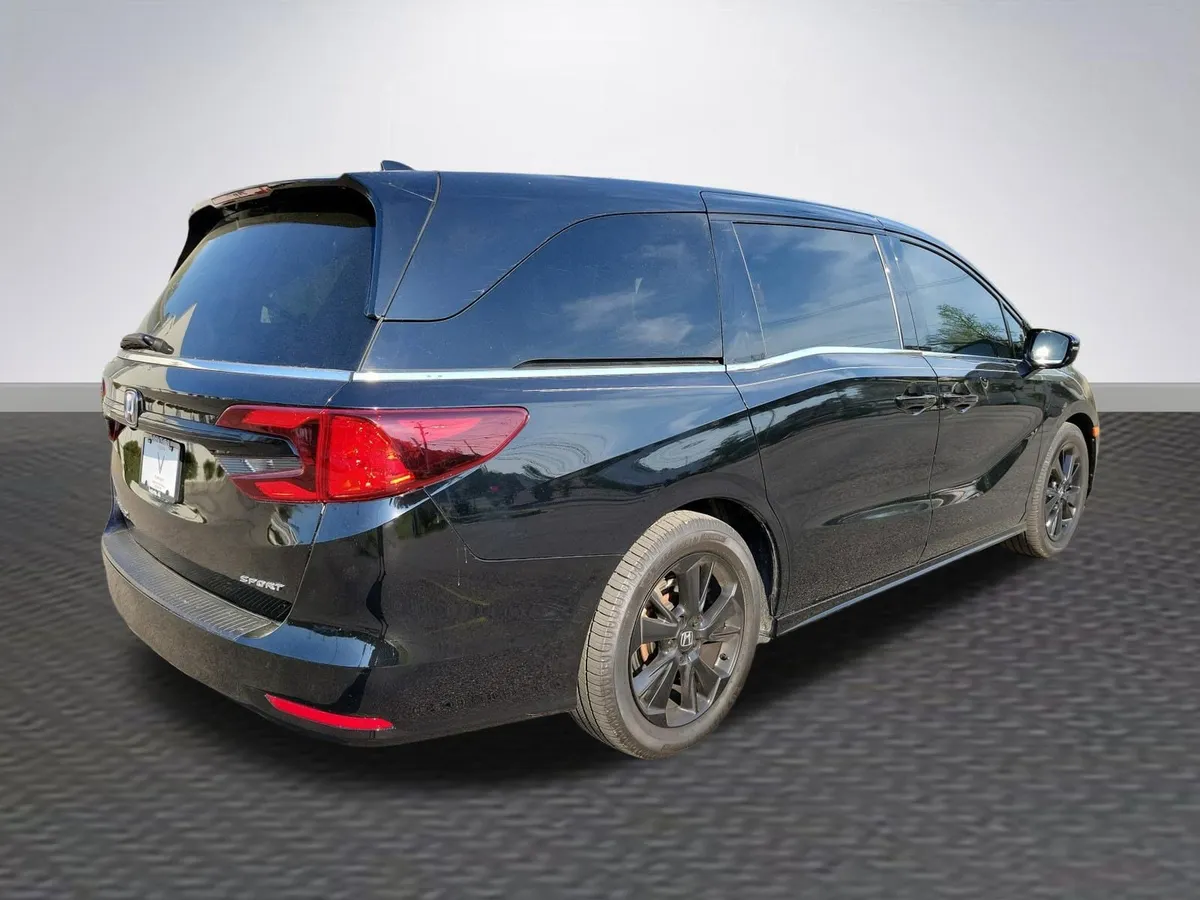 2023 Honda Odyssey Sport thumbnail 5