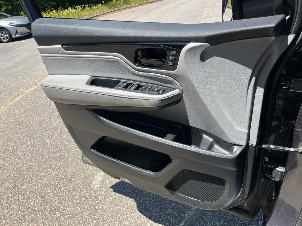 2023 Honda Odyssey Touring thumbnail 14
