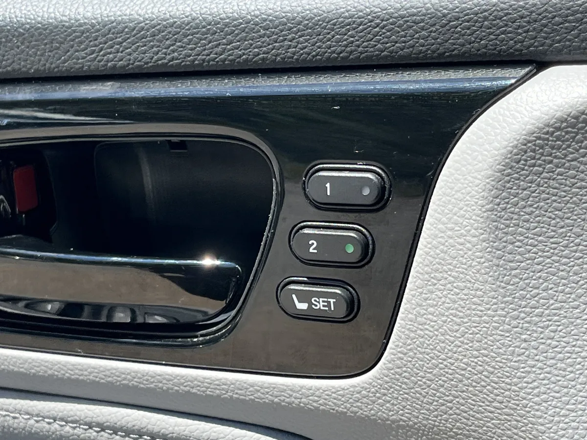 2023 Honda Odyssey Touring thumbnail 15