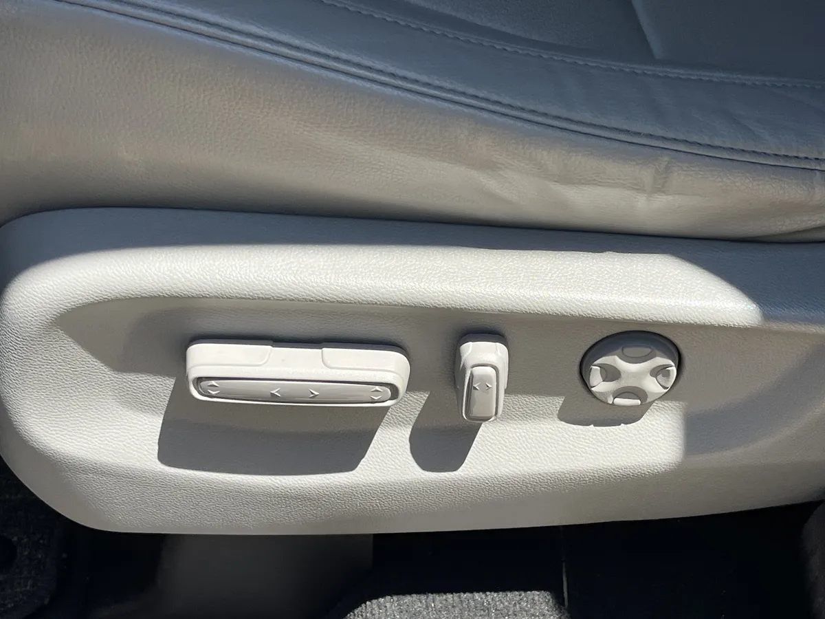 2023 Honda Odyssey Touring thumbnail 18