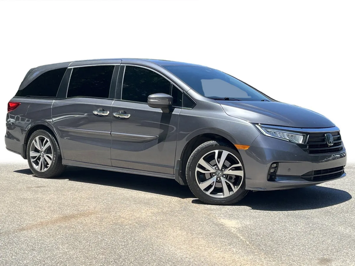 2023 Honda Odyssey Touring thumbnail 2