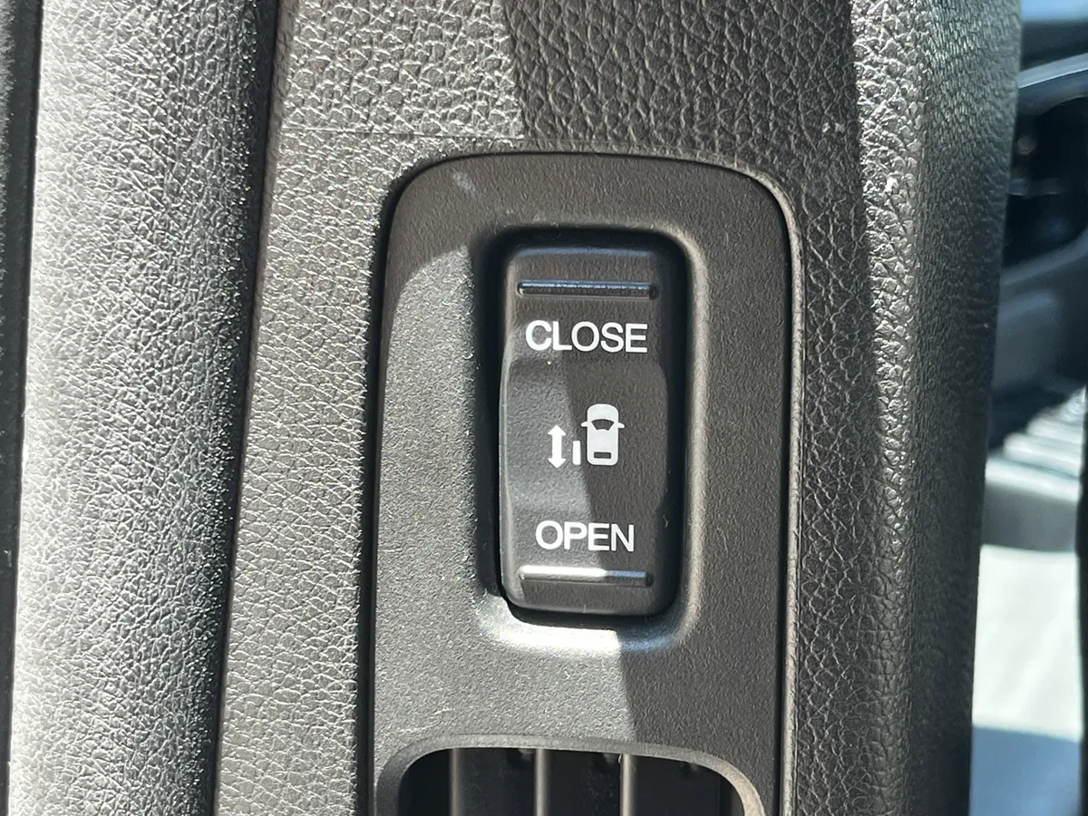 2023 Honda Odyssey Touring thumbnail 24