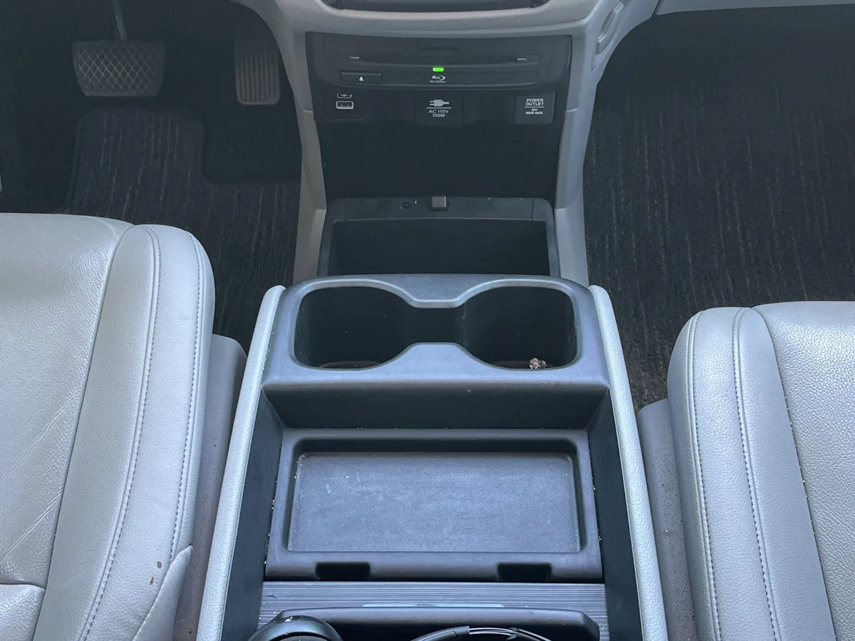 2023 Honda Odyssey Touring thumbnail 6