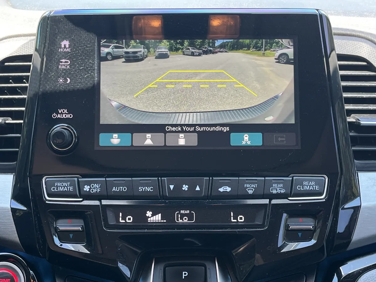 2023 Honda Odyssey Touring thumbnail 7