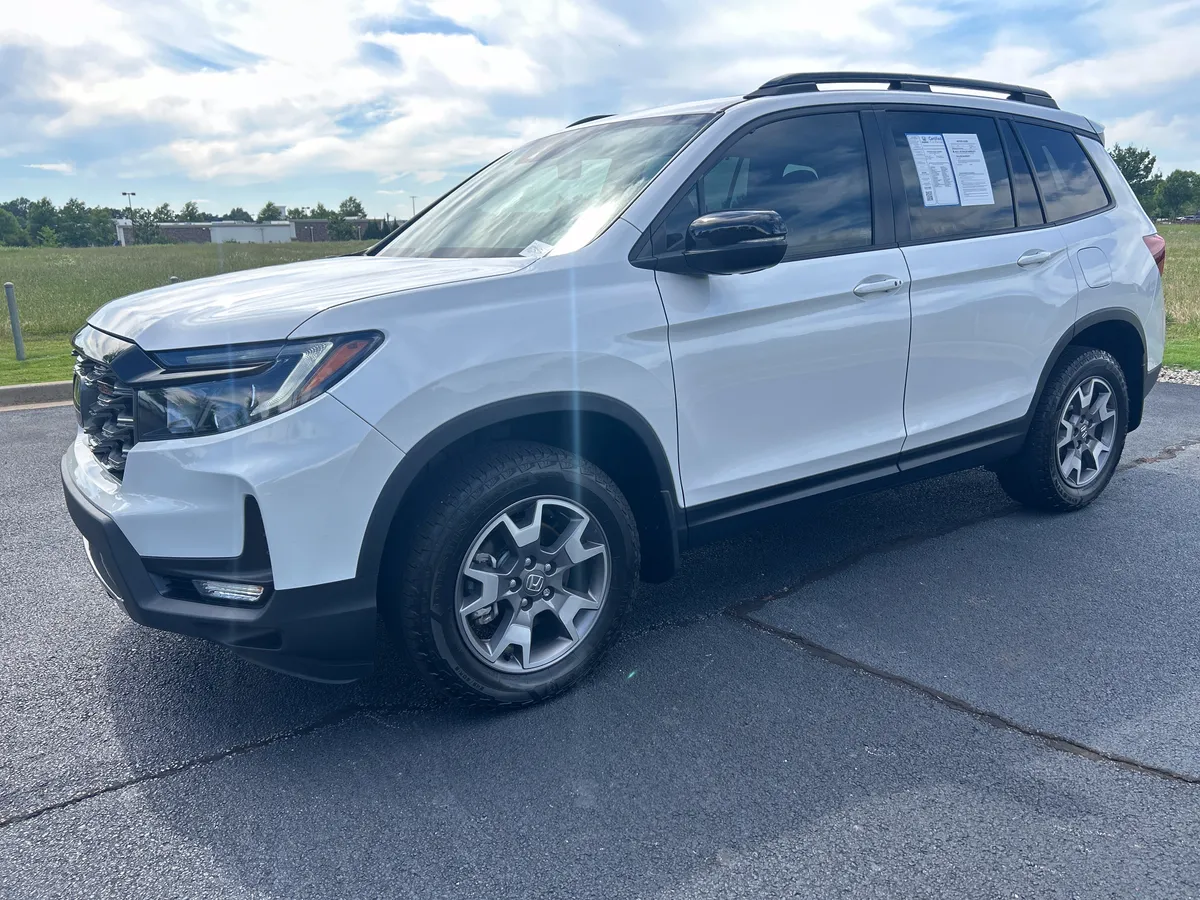 2023 Honda Passport TrailSport thumbnail 4