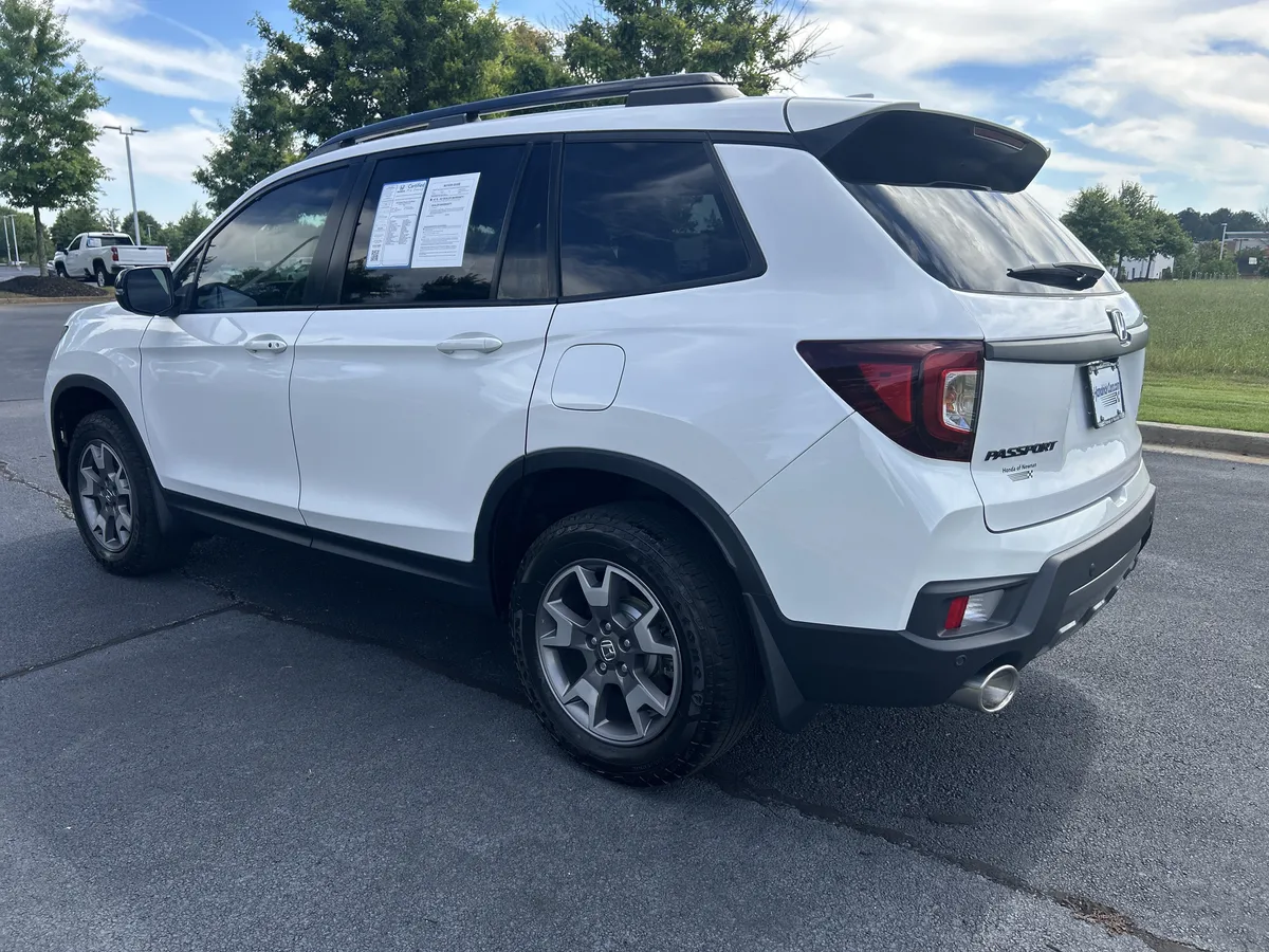 2023 Honda Passport TrailSport thumbnail 6