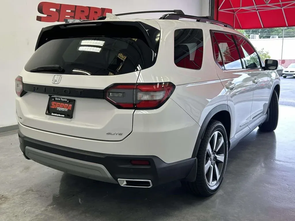 2023 Honda Pilot Elite thumbnail 3