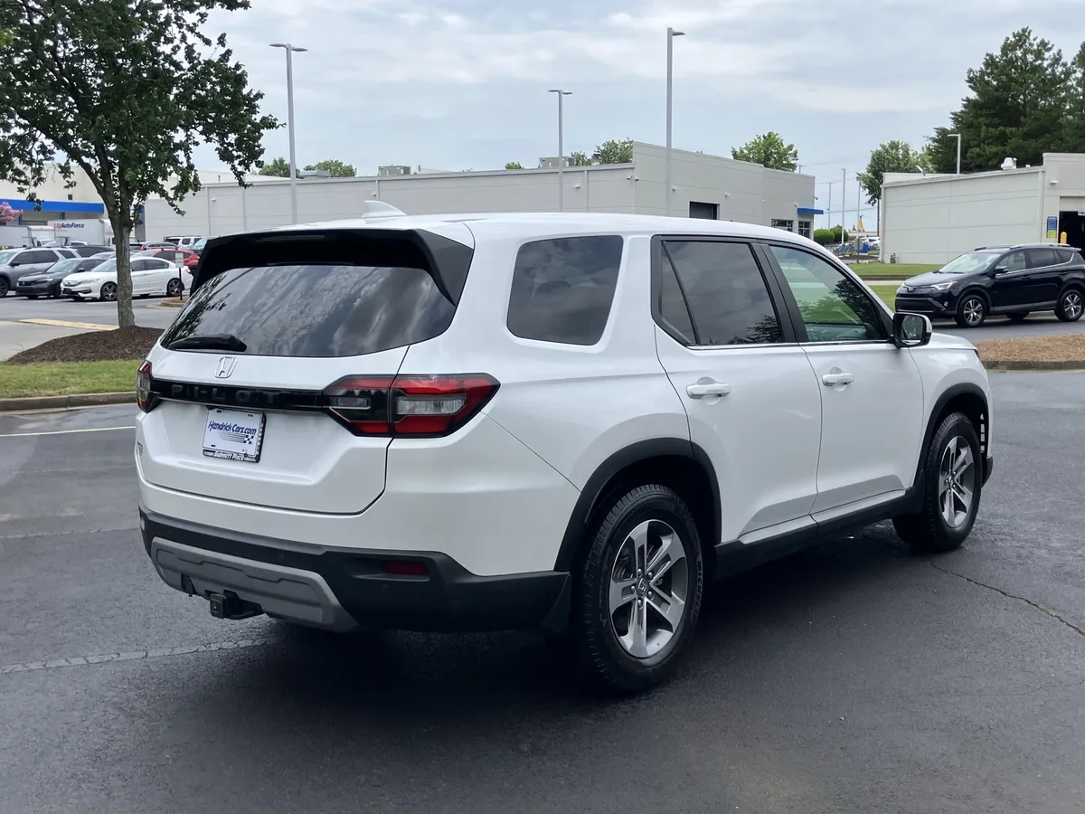 2023 Honda Pilot EX-L 7 Passenger 2WD thumbnail 10
